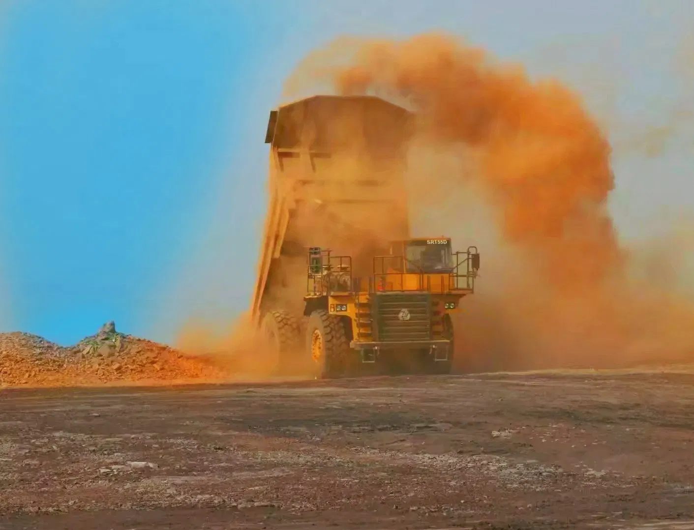 Coal Mines Truck Load 95t Srt95 in West Africa