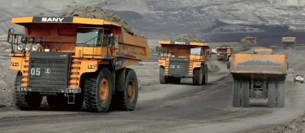 Coal Mines Truck Load 95t Srt95 in West Africa