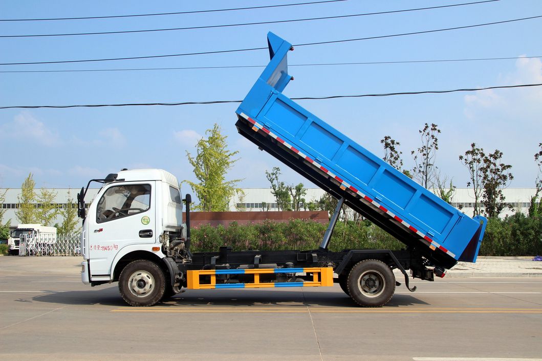 Dongfeng 4X2 4X4 3tons 4tons Full Wheel Drirving Mini Small Dump Tipper Truck for off Road Used Desert Tires Can Be Added off-Road