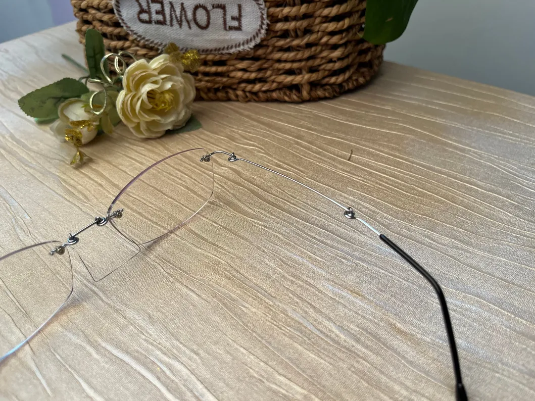 Folding Frameless Reading Glasses Super Light Weight 10g Stainless Still Comfortable Folding Glasses Premium Quality