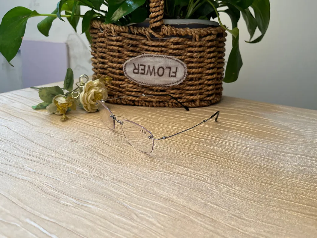 Folding Frameless Reading Glasses Super Light Weight 10g Stainless Still Comfortable Folding Glasses Premium Quality