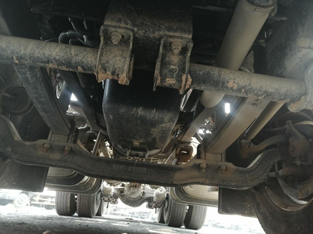 Hot Sale Used Saic Hongyan Van Trailer Head 6X4 Tractor Truck in Good Condition