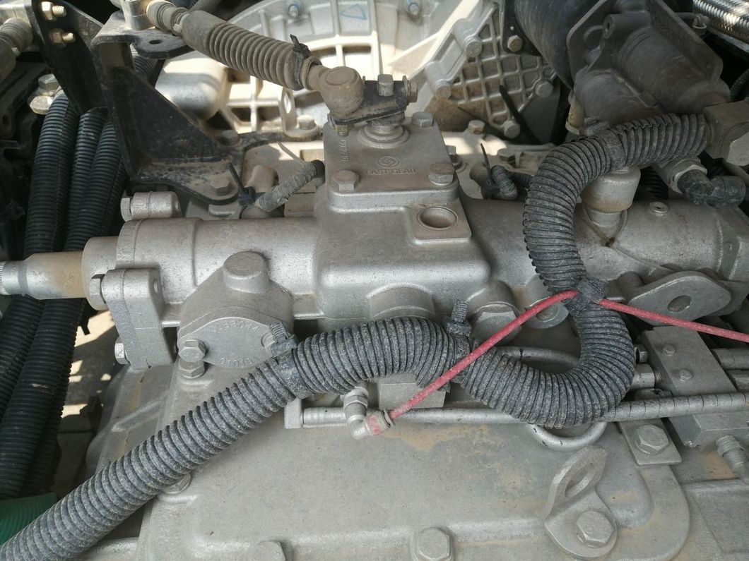 Hot Sale Used Saic Hongyan Van Trailer Head 6X4 Tractor Truck in Good Condition