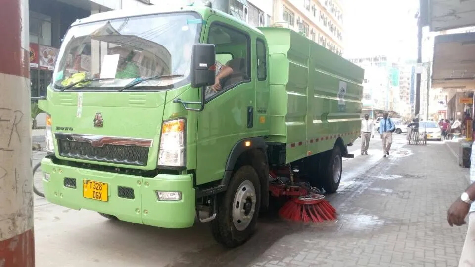 HOWO 4X2 LHD Euro4 6cbm Road Sweeper Truck